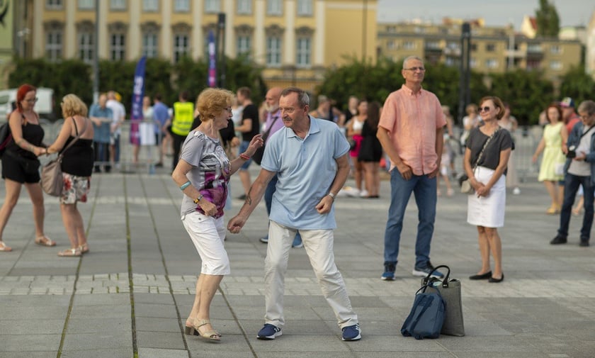 Wrocławska Potańcówka: wrocławianie tanecznie pożegnali wakacje na pl. Wolności [28.08.2022]