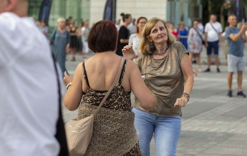 Wrocławska Potańcówka: wrocławianie tanecznie pożegnali wakacje na pl. Wolności [28.08.2022]