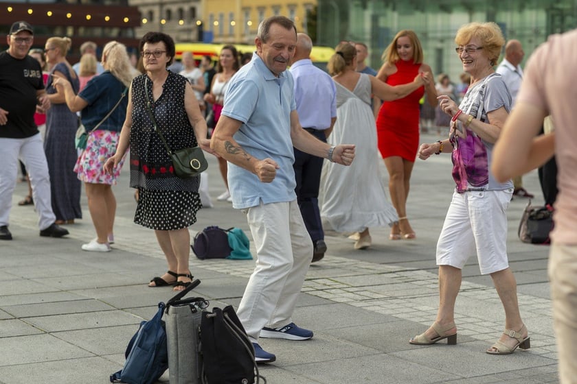 Wrocławska Potańcówka: wrocławianie tanecznie pożegnali wakacje na pl. Wolności [28.08.2022]