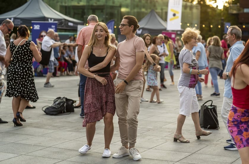 Wrocławska Potańcówka: wrocławianie tanecznie pożegnali wakacje na pl. Wolności [28.08.2022]