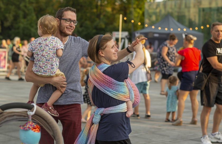 Wrocławska Potańcówka: wrocławianie tanecznie pożegnali wakacje na pl. Wolności [28.08.2022]