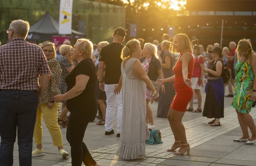 Wrocławska Potańcówka: wrocławianie tanecznie pożegnali wakacje na pl. Wolności [28.08.2022]