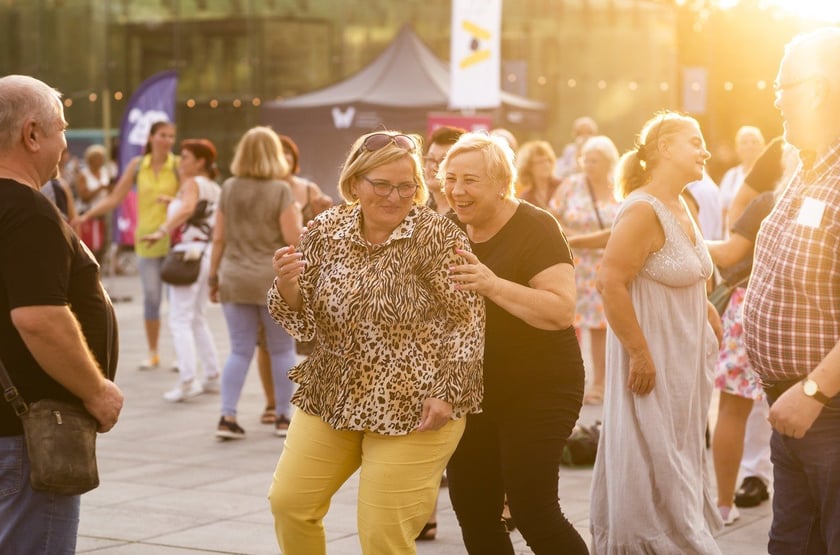 Wrocławska Potańcówka: wrocławianie tanecznie pożegnali wakacje na pl. Wolności [28.08.2022]