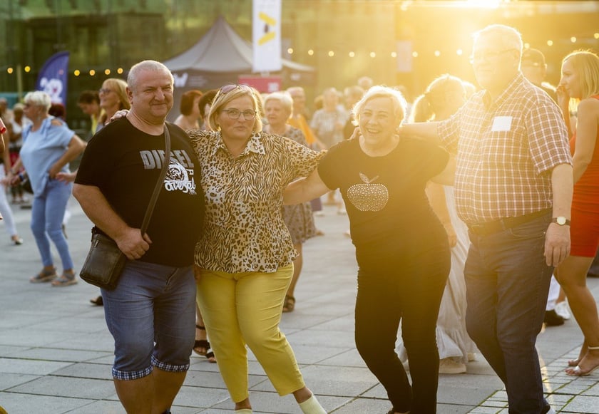 Wrocławska Potańcówka: wrocławianie tanecznie pożegnali wakacje na pl. Wolności [28.08.2022]