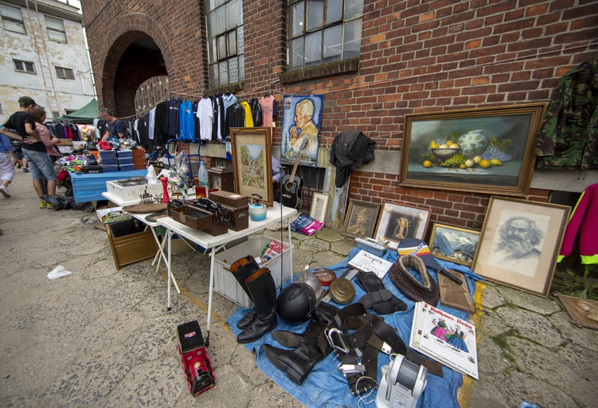 Targowisko na Młynie Sułkowice we Wrocławiu w każdą niedzielę przyciąga tłumy kupujących i sprzedających