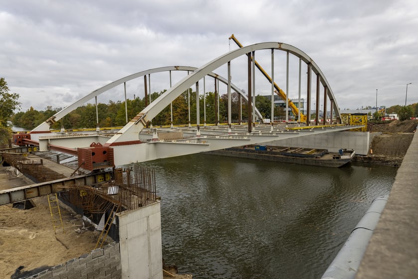 Nowy most Chrobrego nad kanałem powodziowym Odry