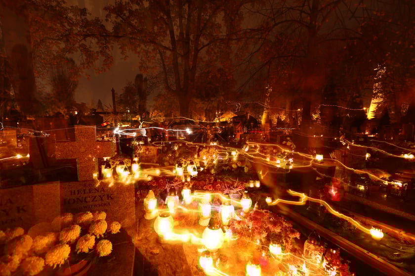 Cmentarz przy ul. Bujwida we Wrocławiu 1 listopada 2022 roku