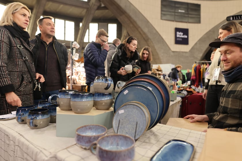Na zdjęciach widać rzeczy, które można kupić w weekend w Hali Stulecia we Wrocławiu
