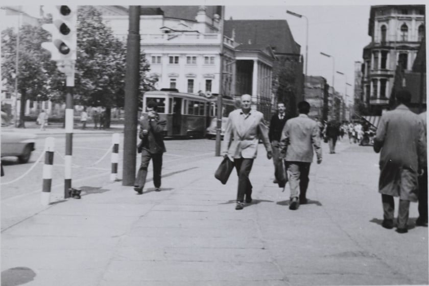 Zdjęcie z albumu przygotowanego przez wielbicielki Igora Przegrodzkiego. Ulica świdnicka we Wrocławiu