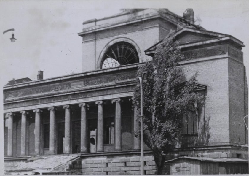 Zdjęcie z albumu przygotowanego przez wielbicielki Igora Przegrodzkiego. Ruiny Muzeum Śląskiego we Wrocławiu