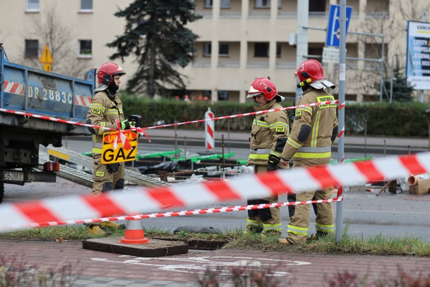 Awaria gazociągu przy moście Szczytnickim we Wrocławiu we wtorek, 6 grudnia 2022 r.