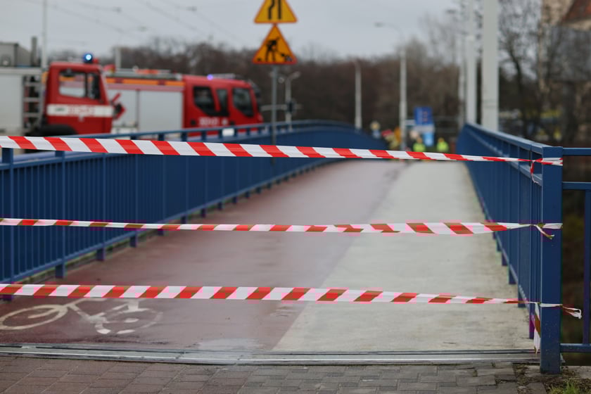 Awaria gazociągu przy moście Szczytnickim we Wrocławiu we wtorek, 6 grudnia 2022 r.