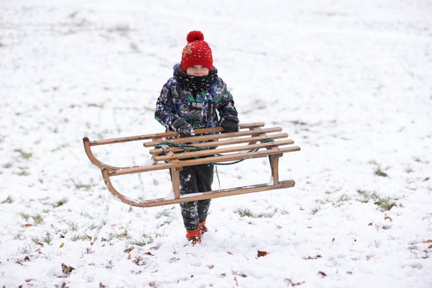 Zima zagościła we Wrocławiu. Właśnie spadł pierwszy śnieg...