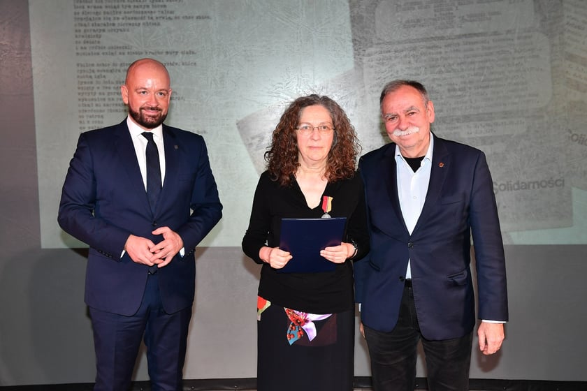 Uroczystość nadania odznak "Wrocław z wdzięcznością ? Wratislawia Grato Animo" działaczom Studenckiego Komitetu Solidarności we Wrocławiu