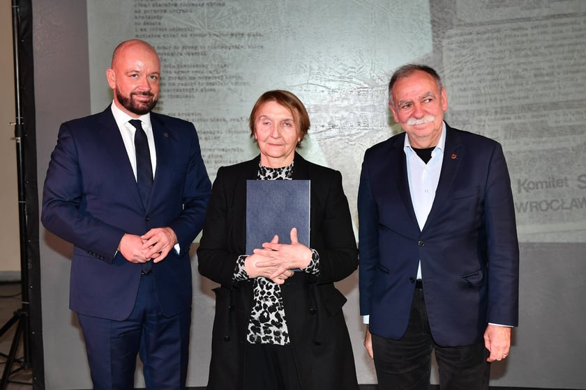 Uroczystość nadania odznak "Wrocław z wdzięcznością ? Wratislawia Grato Animo" działaczom Studenckiego Komitetu Solidarności we Wrocławiu