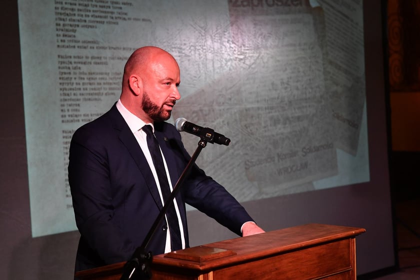 Uroczystość nadania odznak "Wrocław z wdzięcznością ? Wratislawia Grato Animo" działaczom Studenckiego Komitetu Solidarności we Wrocławiu