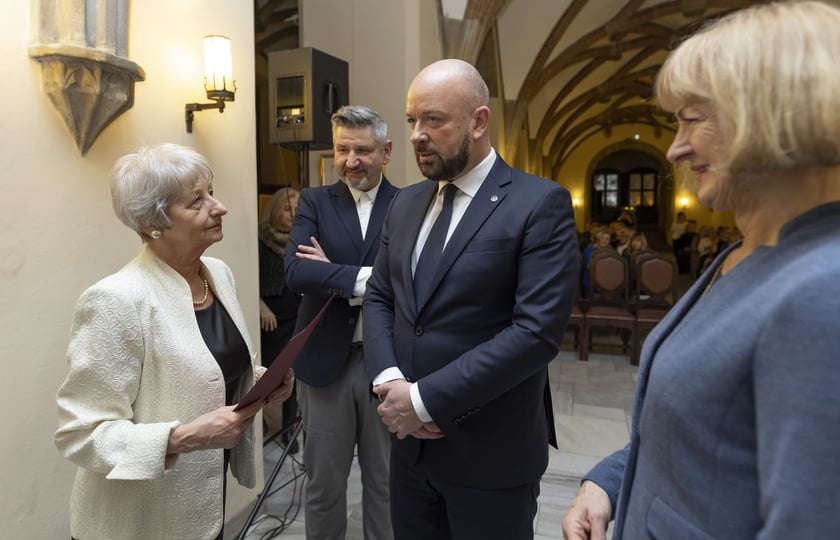 Uroczystość wręczenia dyplomów wrocławskim nauczycielom