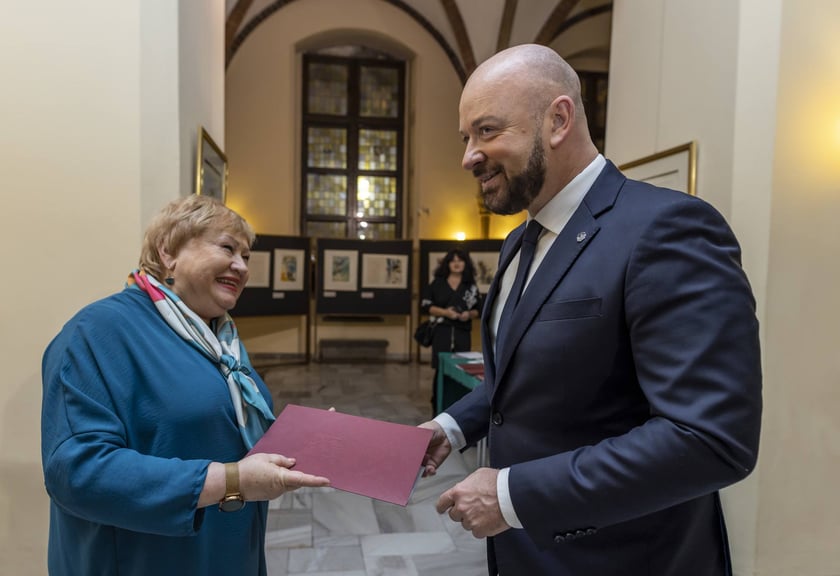 Uroczystość wręczenia dyplomów wrocławskim nauczycielom