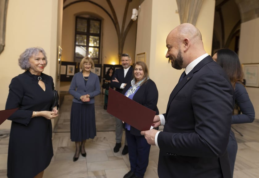 Uroczystość wręczenia dyplomów wrocławskim nauczycielom