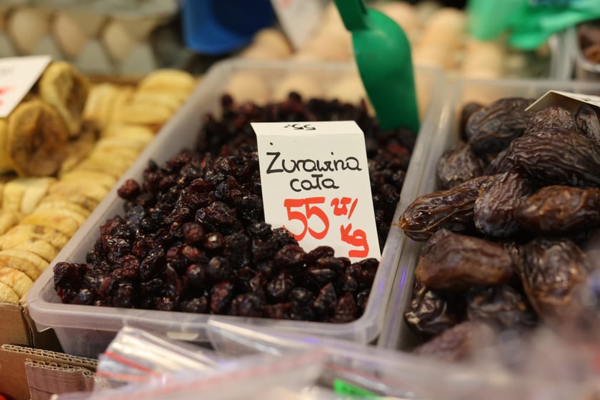 Na zdjęciu widać produkty, które możesz kupić na hali przy ul. Piaskowej oraz ich ceny