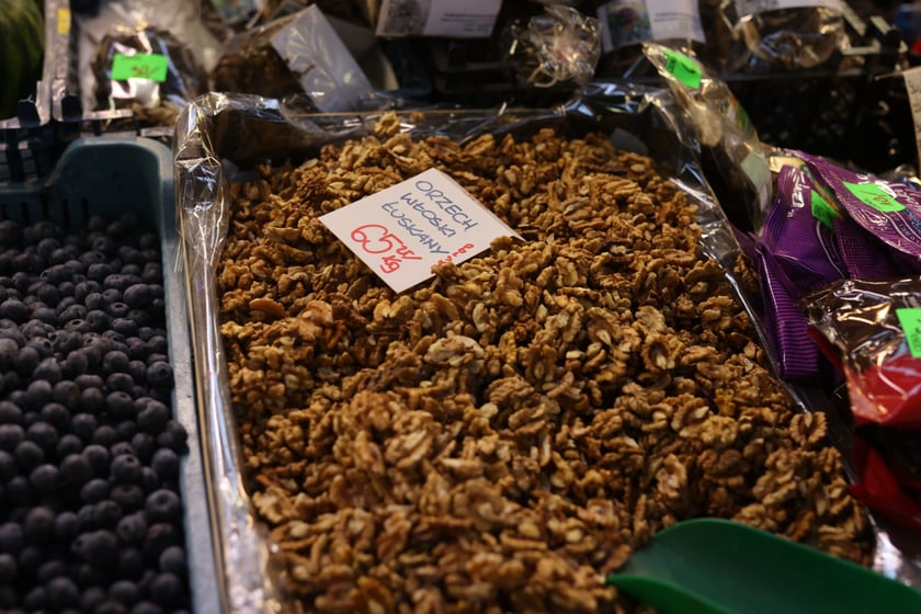 Na zdjęciu widać produkty, które możesz kupić na hali przy ul. Piaskowej oraz ich ceny