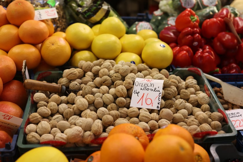 Na zdjęciu widać produkty, które możesz kupić na hali przy ul. Piaskowej oraz ich ceny