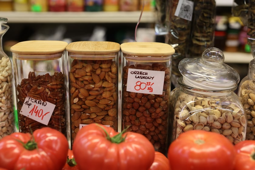 Na zdjęciu widać produkty, które możesz kupić na hali przy ul. Piaskowej oraz ich ceny