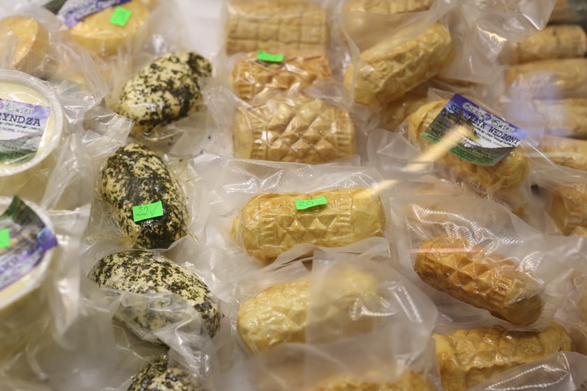 Na zdjęciu widać produkty, które możesz kupić na hali przy ul. Piaskowej oraz ich ceny