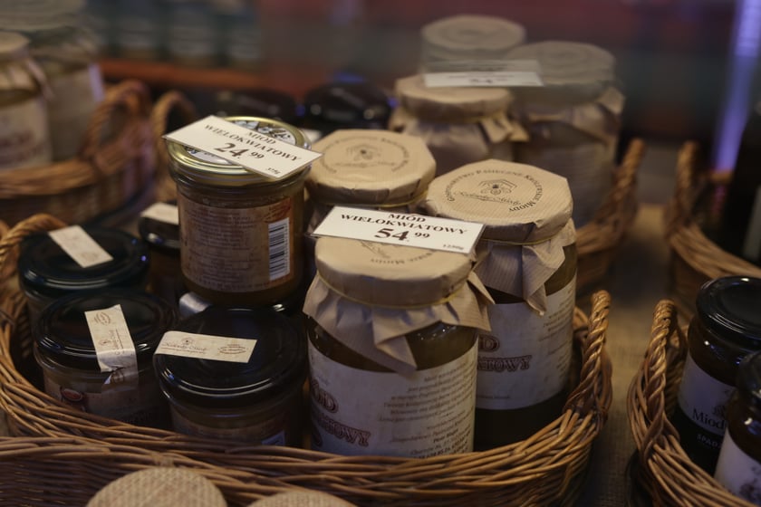 Na zdjęciu widać produkty, które możesz kupić na hali przy ul. Piaskowej oraz ich ceny