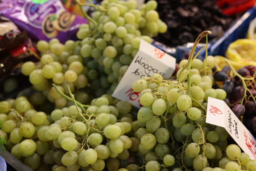 Na zdjęciu widać produkty, które możesz kupić na hali przy ul. Piaskowej oraz ich ceny