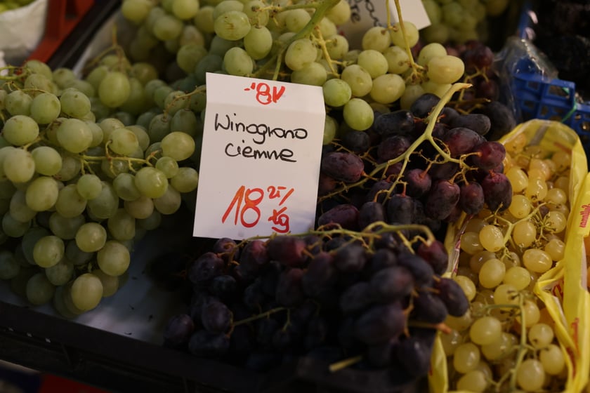 Na zdjęciu widać produkty, które możesz kupić na hali przy ul. Piaskowej oraz ich ceny