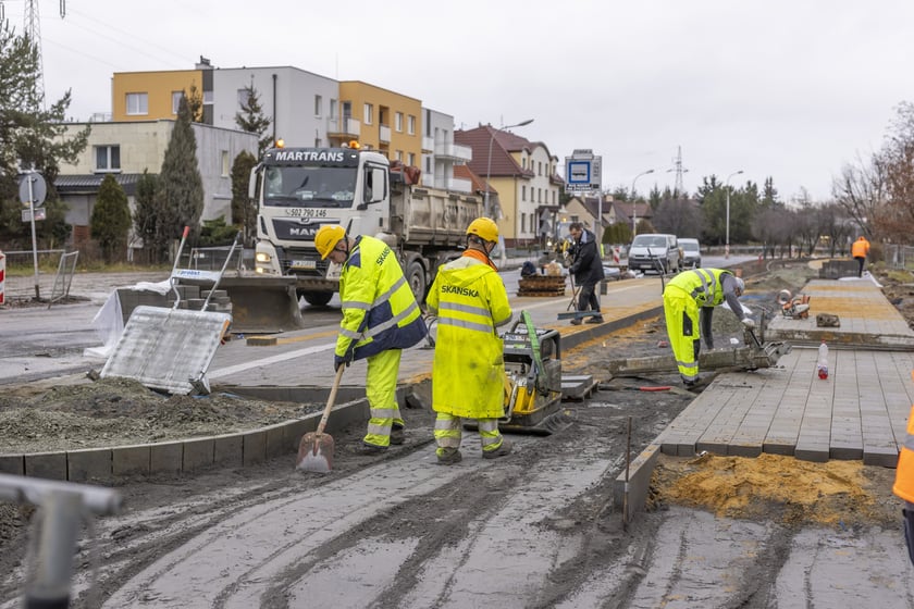 Na zdjęciu widać budowę linii autobusowo-tramwajowej na Nowy Dwór