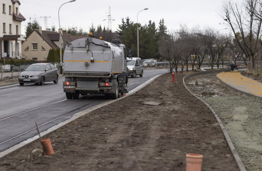 Na zdjęciu widać budowę linii autobusowo-tramwajowej na Nowy Dwór