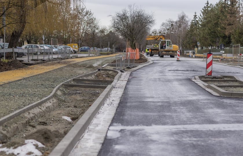 Na zdjęciu widać budowę linii autobusowo-tramwajowej na Nowy Dwór