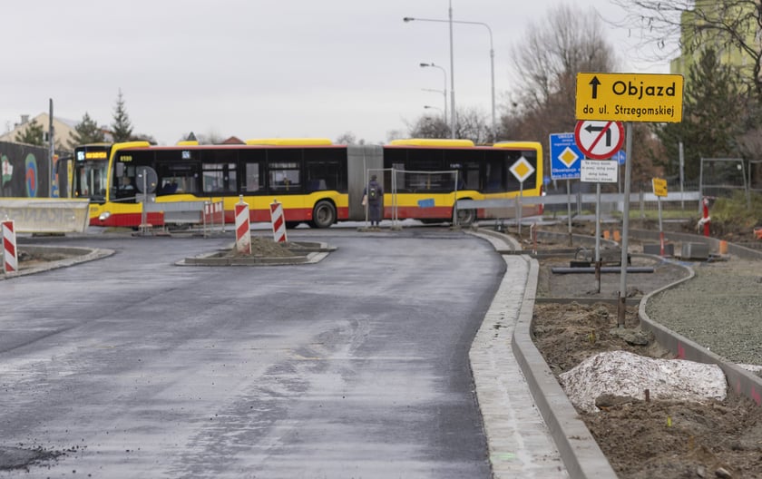 Na zdjęciu widać budowę linii autobusowo-tramwajowej na Nowy Dwór