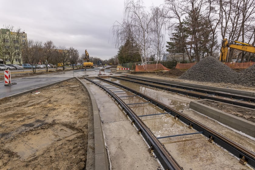 Na zdjęciu widać budowę linii autobusowo-tramwajowej na Nowy Dwór