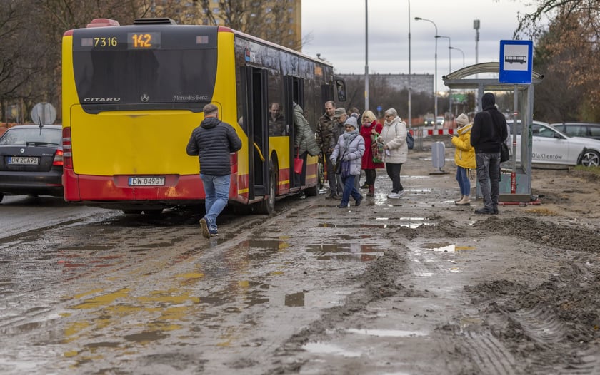 Na zdjęciu widać budowę linii autobusowo-tramwajowej na Nowy Dwór
