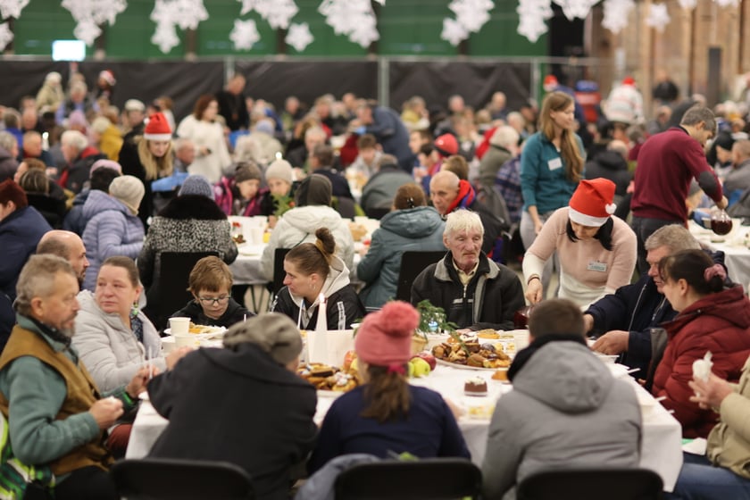 Na zdjęciu widać uczestników Wigilii Pełnej Ciepła w Czasoprzestrzen