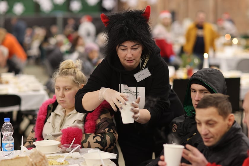 Na zdjęciu widać uczestników Wigilii Pełnej Ciepła w Czasoprzestrzen