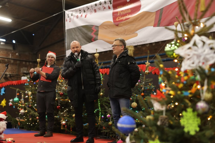 Na zdjęciu widać uczestników Wigilii Pełnej Ciepła w Czasoprzestrzen