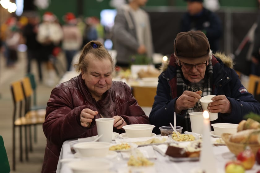 Na zdjęciu widać uczestników Wigilii Pełnej Ciepła w Czasoprzestrzen