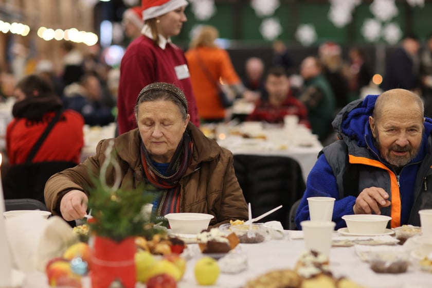Na zdjęciu widać uczestników Wigilii Pełnej Ciepła w Czasoprzestrzen