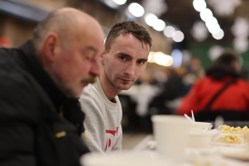 Na zdjęciu widać uczestników Wigilii Pełnej Ciepła w Czasoprzestrzen