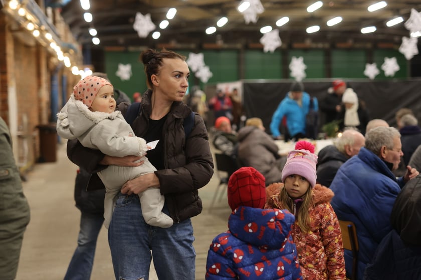 Na zdjęciu widać uczestników Wigilii Pełnej Ciepła w Czasoprzestrzen