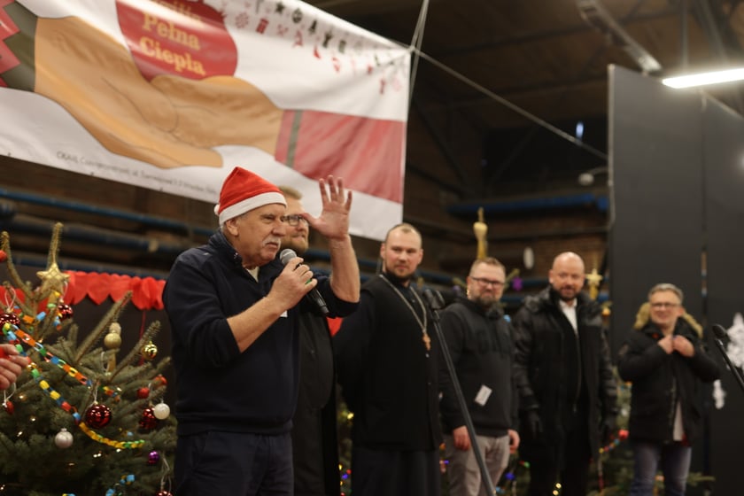 Na zdjęciu widać uczestników Wigilii Pełnej Ciepła w Czasoprzestrzen
