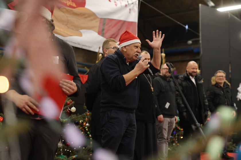 Na zdjęciu widać uczestników Wigilii Pełnej Ciepła w Czasoprzestrzen