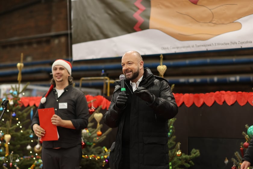 Na zdjęciu widać uczestników Wigilii Pełnej Ciepła w Czasoprzestrzen