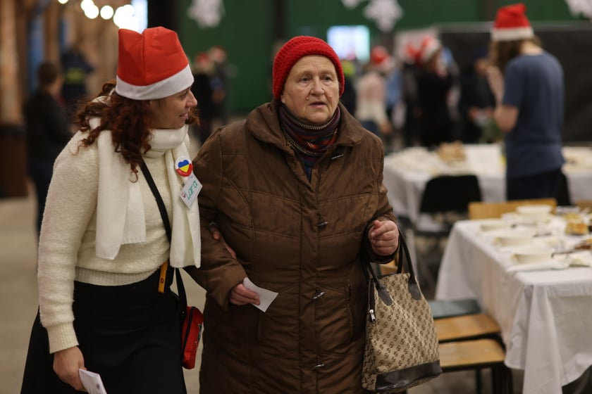 Na zdjęciu widać uczestników Wigilii Pełnej Ciepła w Czasoprzestrzen