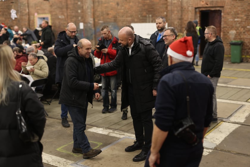 Na zdjęciu widać uczestników Wigilii Pełnej Ciepła w Czasoprzestrzen