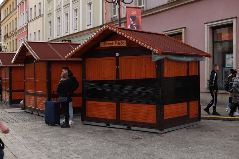 Na zdjęciu widać zamknięty Jarmark Bożonarodzeniowy we Wrocławiu